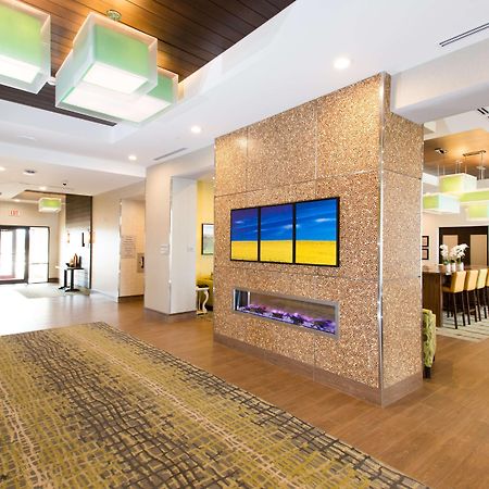 Hampton Inn By Hilton Ллойдминстер Экстерьер фото