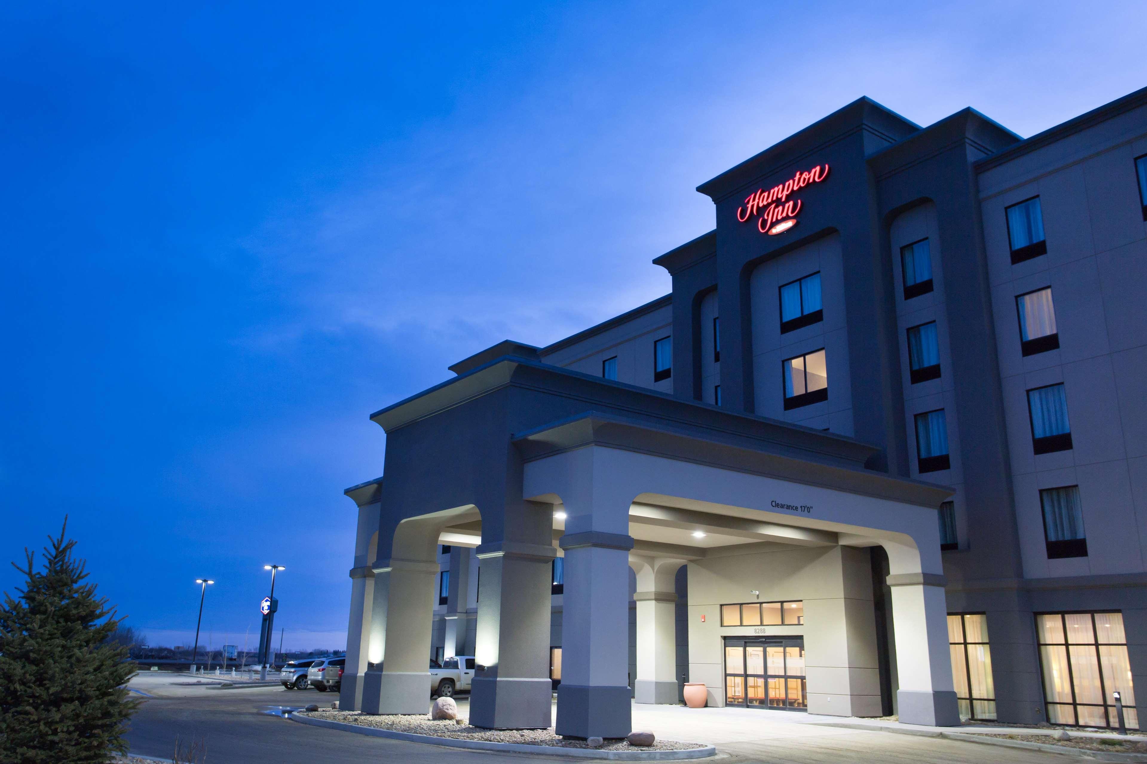 Hampton Inn By Hilton Ллойдминстер Экстерьер фото