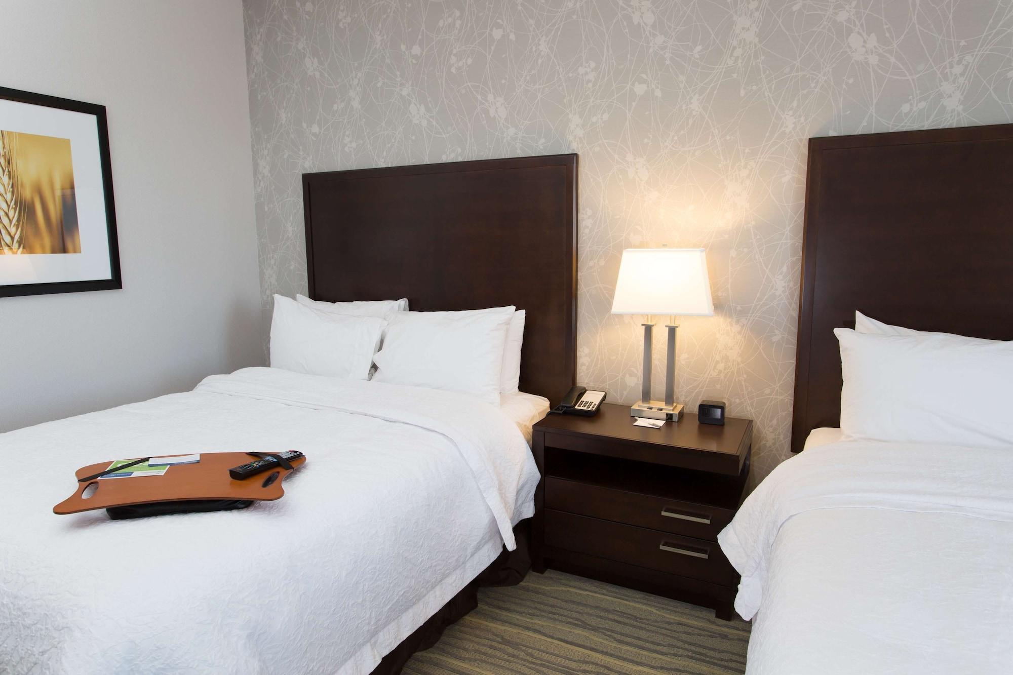 Hampton Inn By Hilton Ллойдминстер Экстерьер фото