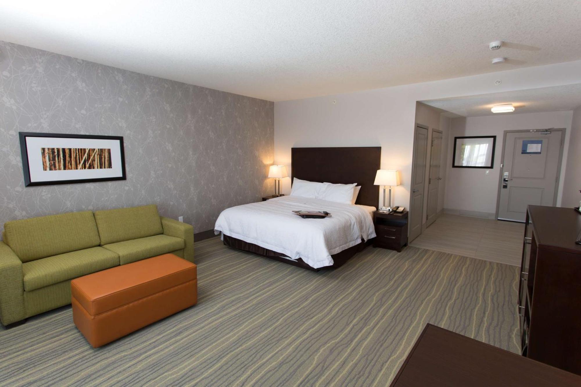 Hampton Inn By Hilton Ллойдминстер Экстерьер фото