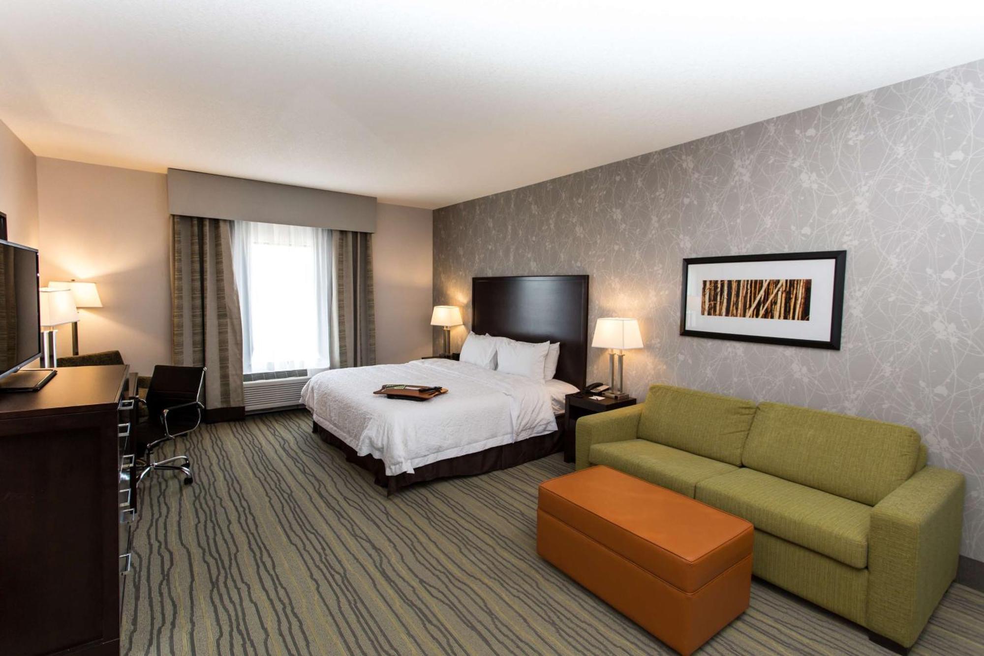 Hampton Inn By Hilton Ллойдминстер Экстерьер фото
